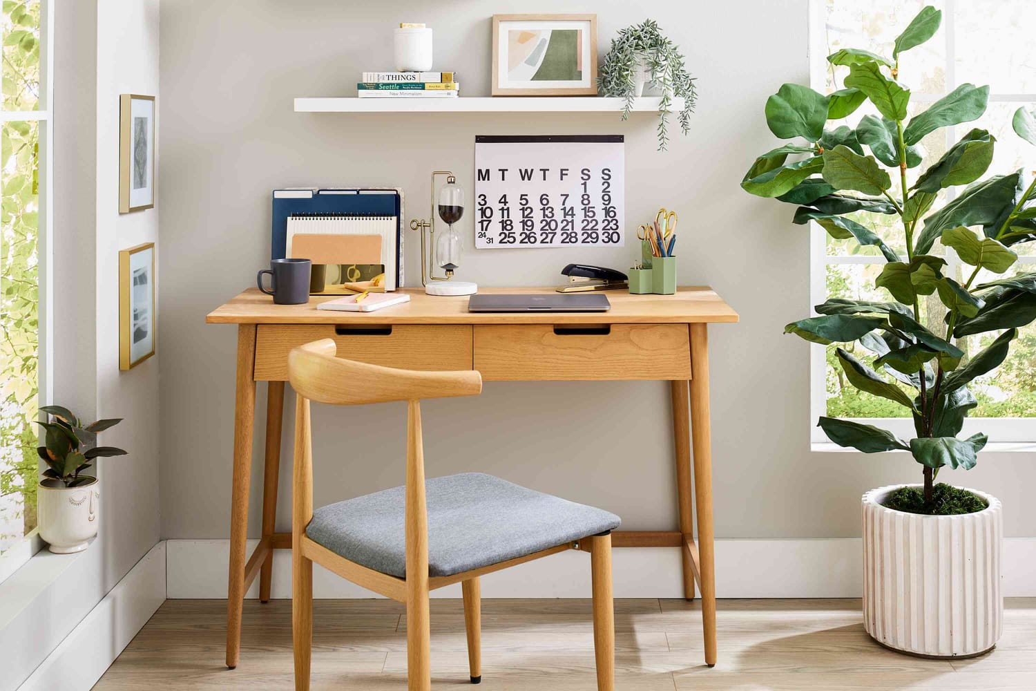 bureau en bois avec rangement