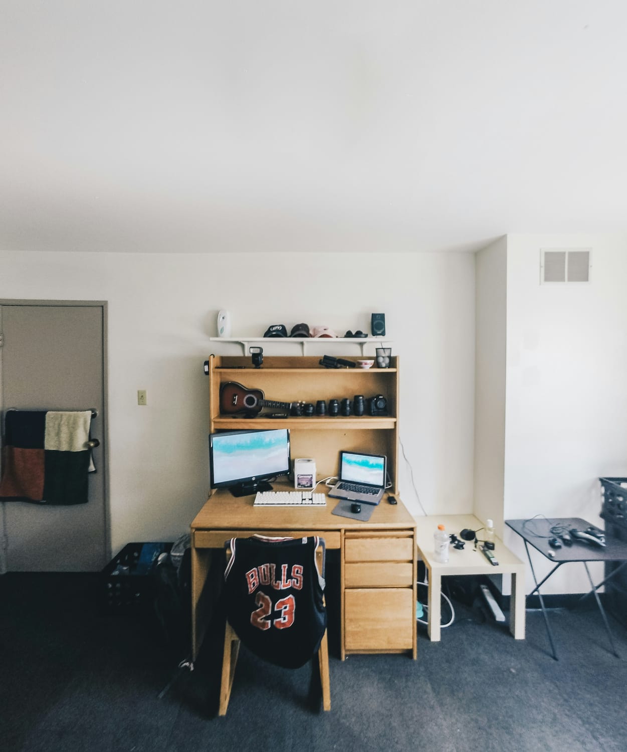 Bureau avec rangement intégré