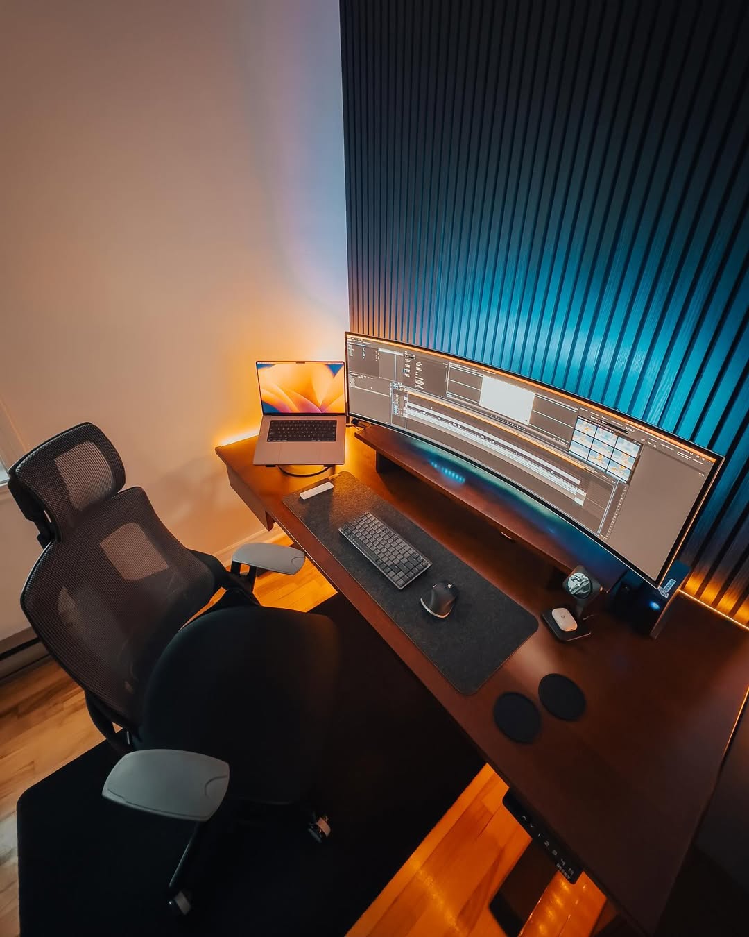Setup minimaliste ecran ultrawide